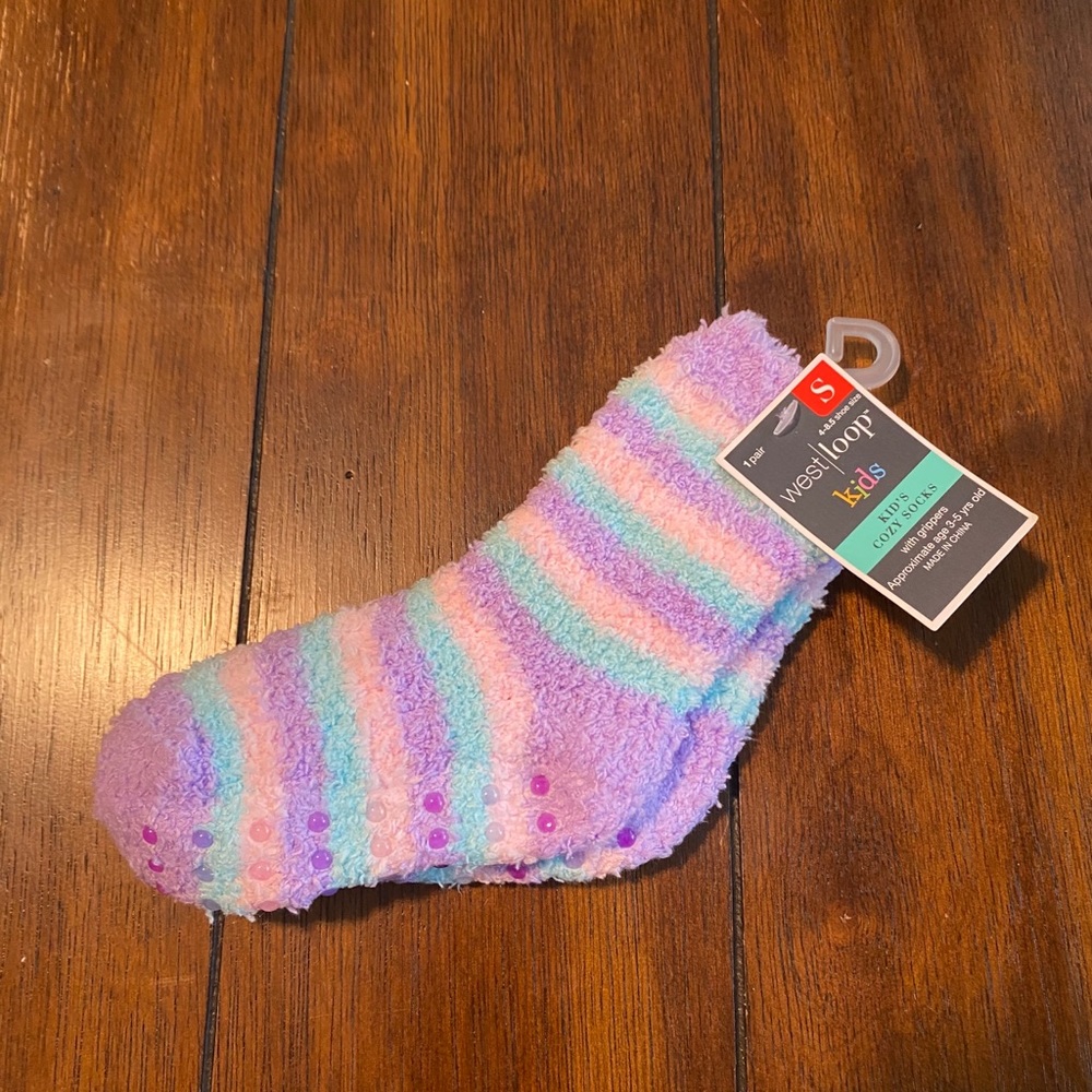 Cozy slipper socks 😀⛄️❄️ ages 5-8